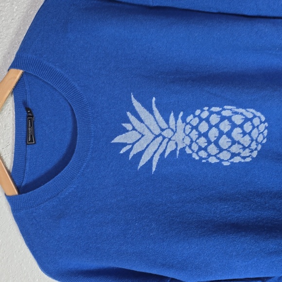 Vineyard Vines Blue Pineapple Cashmere Sweater - Picture 2 of 7